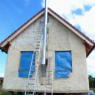 Dodržení min. výšky ústí komínu nad hřebenem střechy min. 650 mm. Dodržení min. výšky ústí komínu nad hřebenem střechy min. 650 mm.